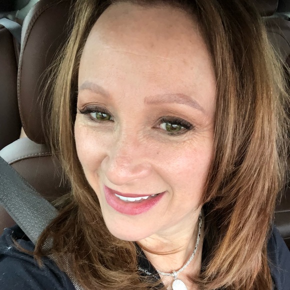 Meet your Posher, Elizabeth - Picture 1 of 2